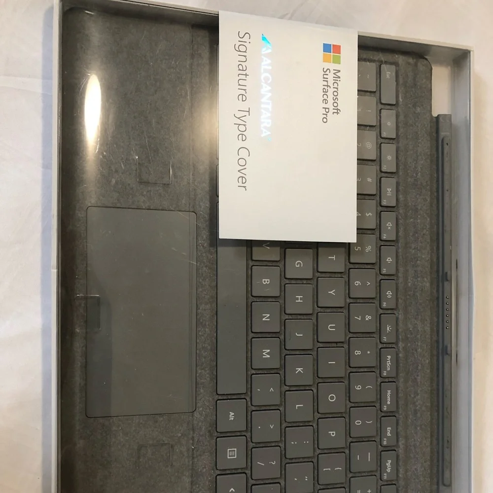 Microsoft surface pro - alcantara - signature type cover